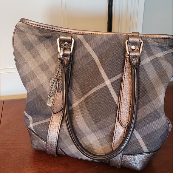 Burberry Tote Bag - Picture 8 of 8